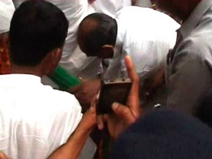 bihar Lalu Prasad close aide helping him wear shoes 